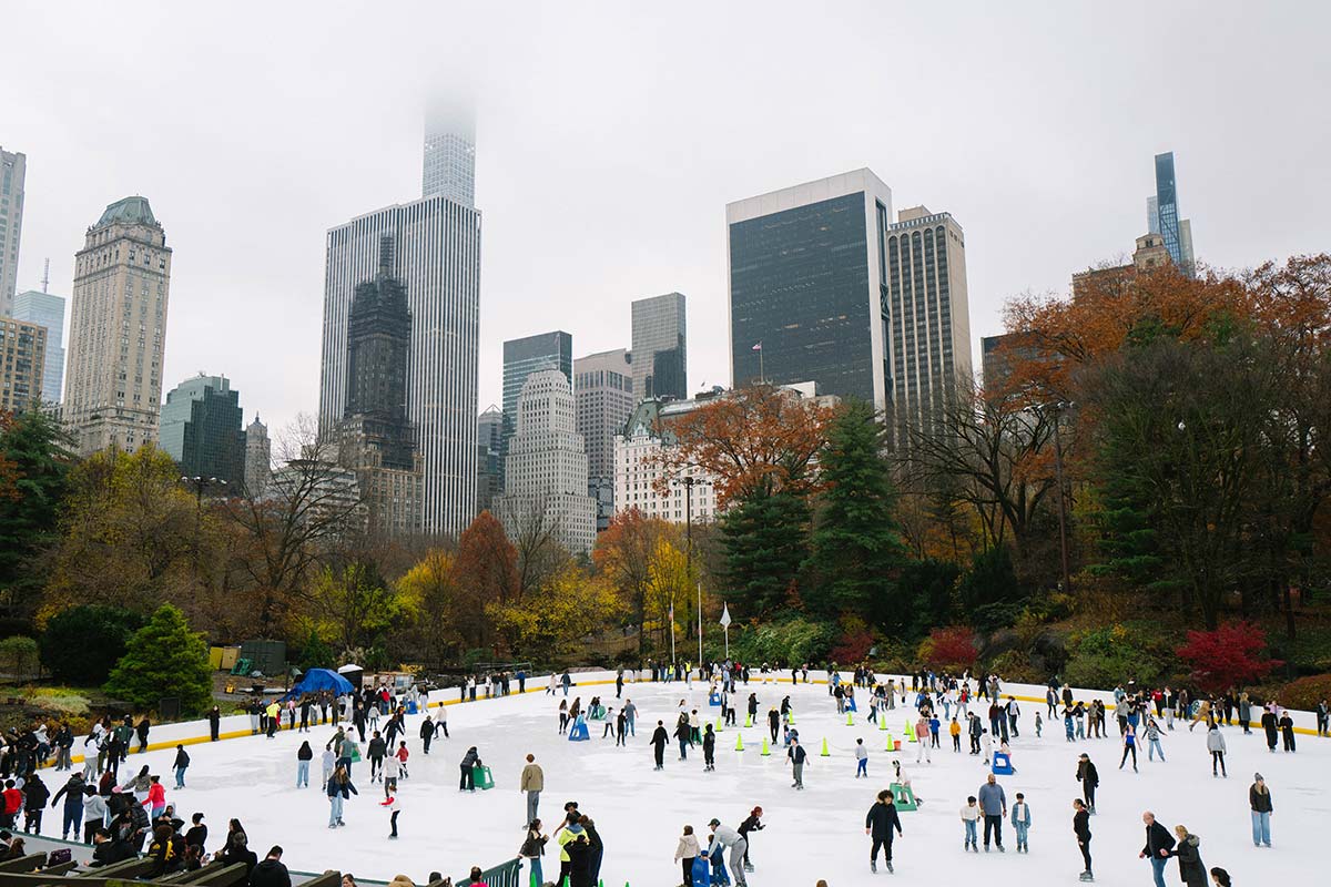 Christmas in New York 2025: Central Park Wallman Rink. Photo: 123nyc.org / Raman Shaunia