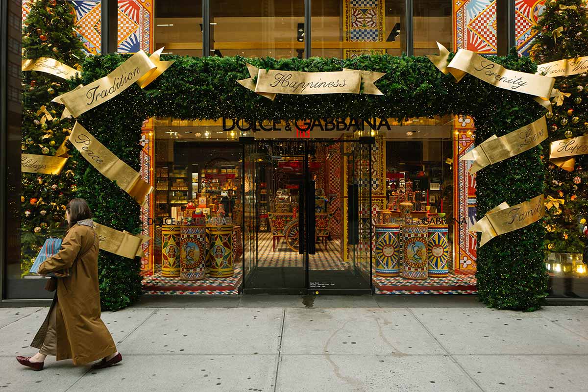 Fifth Avenue Holiday Window Displays in New York. Photo: 123nyc.org / Raman Shaunia
