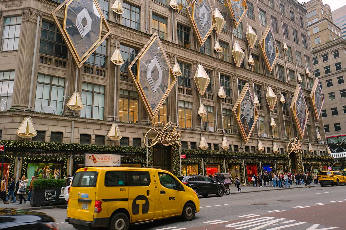 Saks Fifth Avenue decorated for Christmas in New York. Photo: 123nyc.org / Raman Shaunia